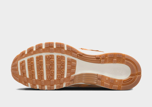 รองเท้าผู้ชาย Nike P-6000 SE