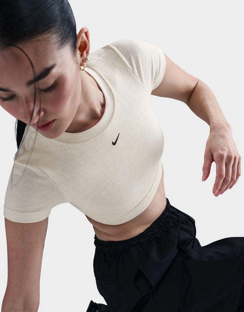 เสื้อยืดผู้หญิง Sportswear Classic Light-Support Bra