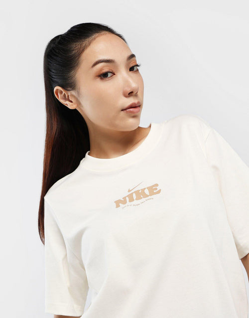 เสื้อยืดผู้หญิง Sportswear Essential