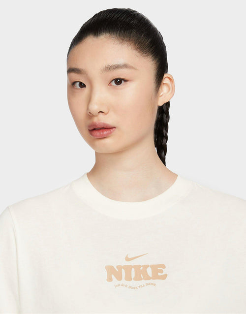 เสื้อยืดผู้หญิง Sportswear Essential