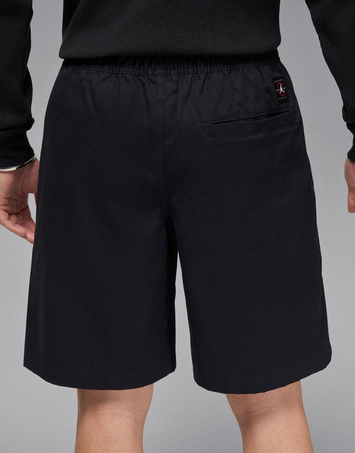 กางเกงขาสั้นผู้ชาย Essentials Woven