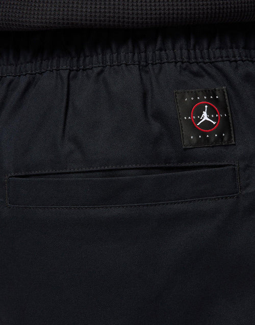 กางเกงขาสั้นผู้ชาย Essentials Woven