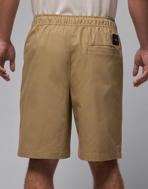 กางเกงขาสั้นผู้ชาย Essentials Woven