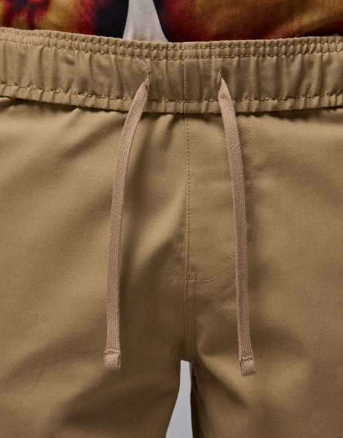 กางเกงขาสั้นผู้ชาย Essentials Woven