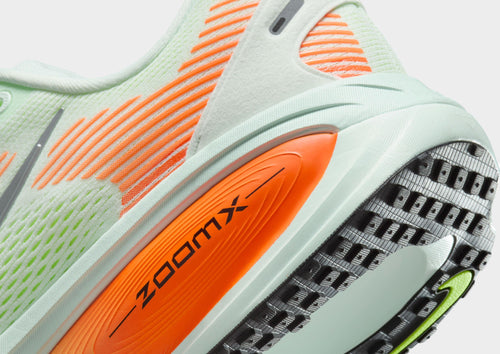 รองเท้าผู้ชาย Vomero 18