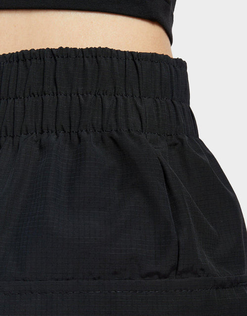 กางเกงขาสั้นผู้หญิง Sportswear Essential Woven High-Waisted 5" Cargo