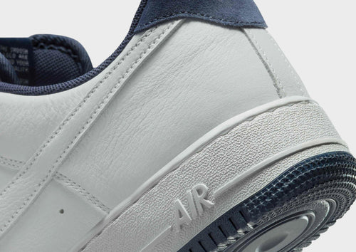 รองเท้าผู้ชาย Air Force 1 '07 LV8