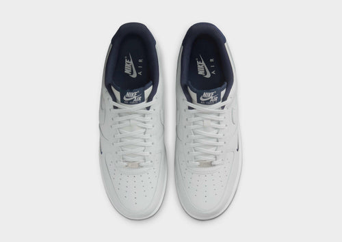 รองเท้าผู้ชาย Air Force 1 '07 LV8