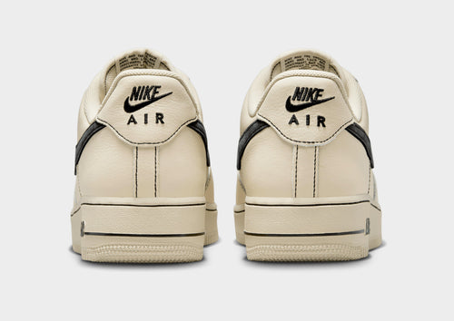 รองเท้าผู้ชาย Air Force 1 '07 LV8