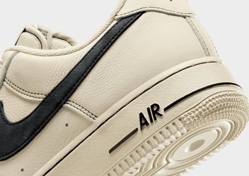 รองเท้าผู้ชาย Air Force 1 '07 LV8