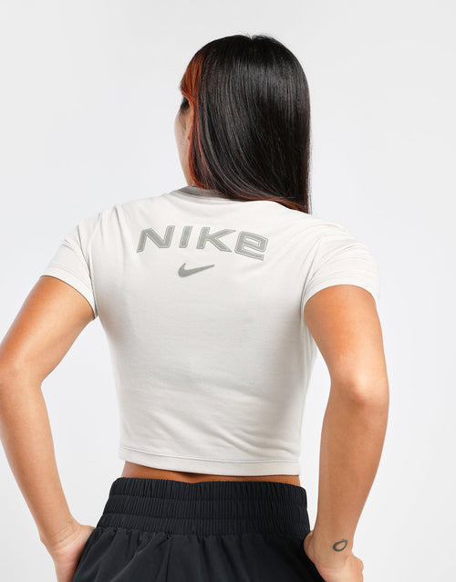 เสื้อยืดผู้หญิง Slim Cropped