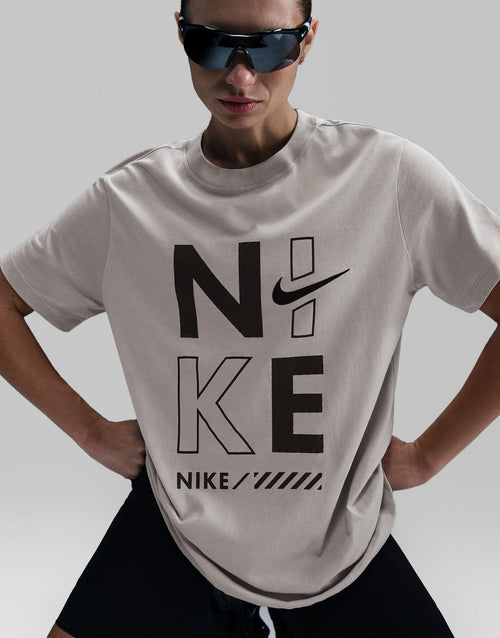 เสื้อยืดผู้หญิง Sportswear