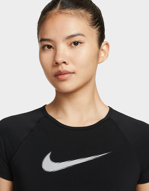 เสื้อแขนสั้นผู้หญิง Pro Cropped Graphic