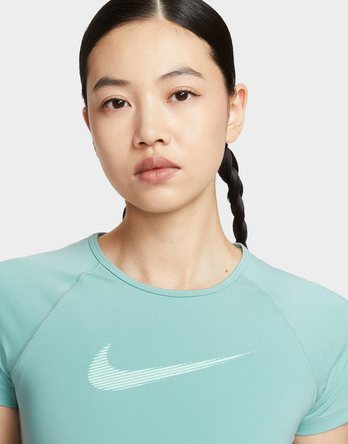 เสื้อแขนสั้นผู้หญิง Pro Cropped Graphic