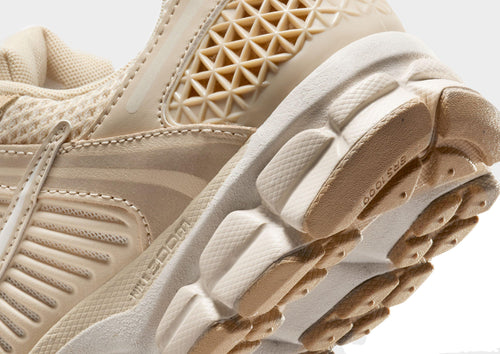 รองเท้าผู้หญิง Zoom Vomero 5