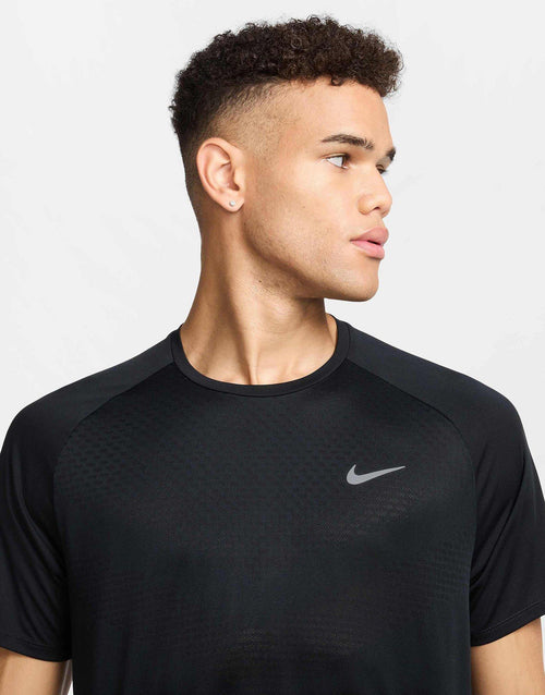 เสื้อยืดผู้ชาย Stride Dri-FIT ADV Running