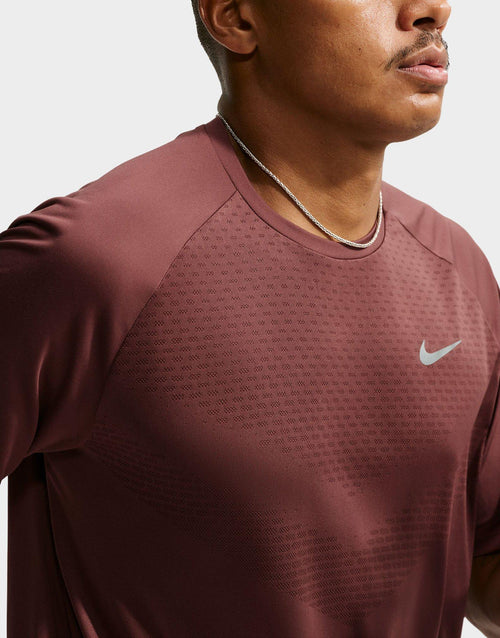 เสื้อยืดผู้ชาย Stride Dri-FIT ADV Running