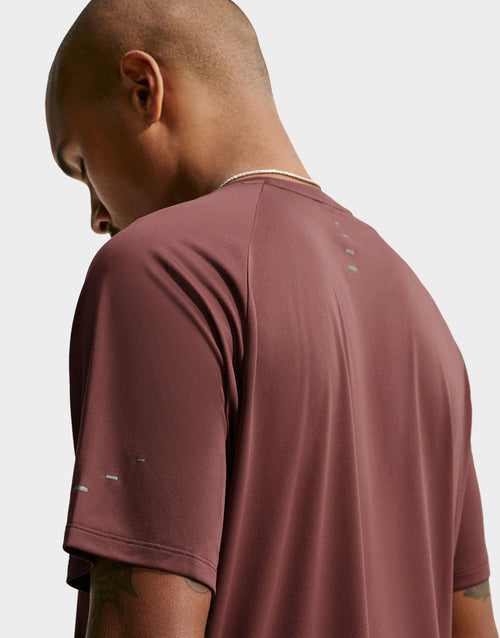 เสื้อยืดผู้ชาย Stride Dri-FIT ADV Running