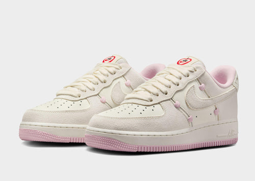 รองเท้าผู้หญิง Air Force 1 ’07 LX