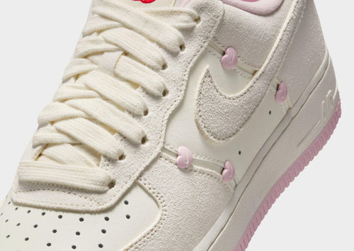 รองเท้าผู้หญิง Air Force 1 ’07 LX