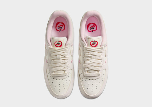 รองเท้าผู้หญิง Air Force 1 ’07 LX