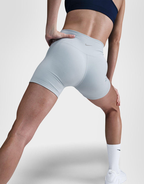 กางเกงขาสั้นผู้หญิง One Fitted Dri-FIT 5" Biker