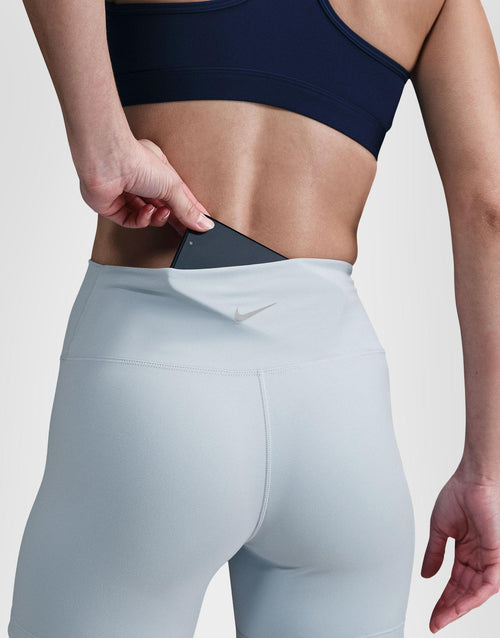 กางเกงขาสั้นผู้หญิง One Fitted Dri-FIT 5" Biker