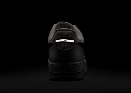 รองเท้าผู้ชาย Air Force 1 '07 LV8