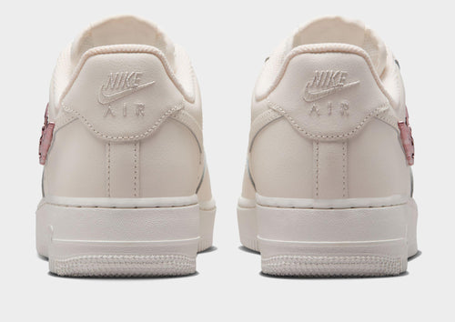 รองเท้าผู้หญิง Nike Air Force 1 '07