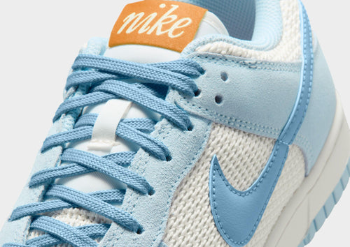 รองเท้าผู้หญิง Dunk Low SE