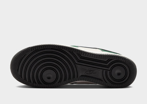 รองเท้าผู้ชาย Air Force 1 '07 LV8