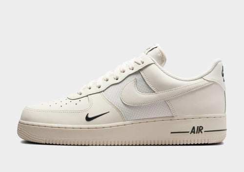 รองเท้าผู้ชาย Air Force 1 '07 LV8