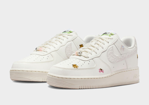 รองเท้าผู้หญิง Air Force 1 '07 SE LNY