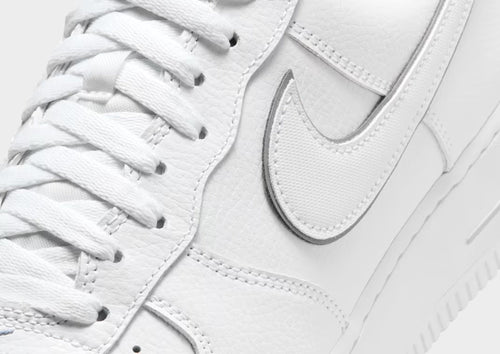 รองเท้าผู้ชาย Air Force 1 '07 LV8