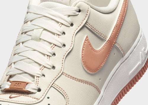 รองเท้าผู้หญิง Air Force 1 '07
