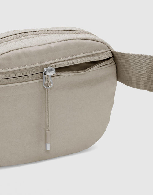 กระเป๋า Aura Waistpack (2L)