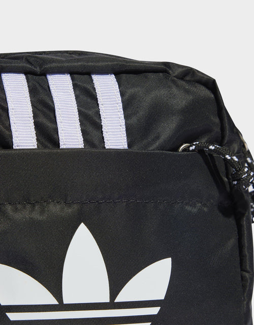 กระเป๋าสะพายข้าง Adicolor Archive