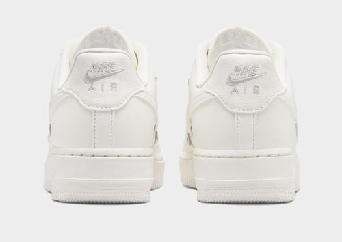 รองเท้าผู้หญิง Air Force 1 '07 LV8