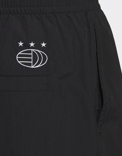 กางเกงขาสั้นผู้ชาย Trefoil Logo Play Football Graphic Light Woven