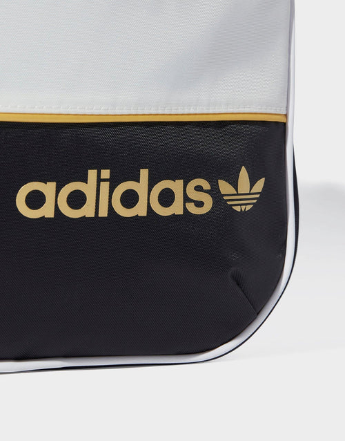 กระเป๋าสะพายหลัง