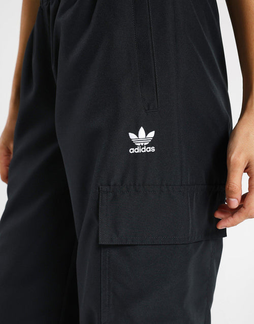 กางเกงขายาวผู้หญิง Adicolor 3-Stripes Cargo Tracksuit