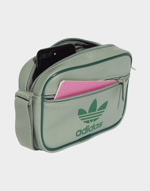 กระเป๋าสะพายข้าง Adicolor Classic