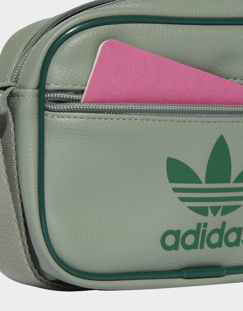 กระเป๋าสะพายข้าง Adicolor Classic