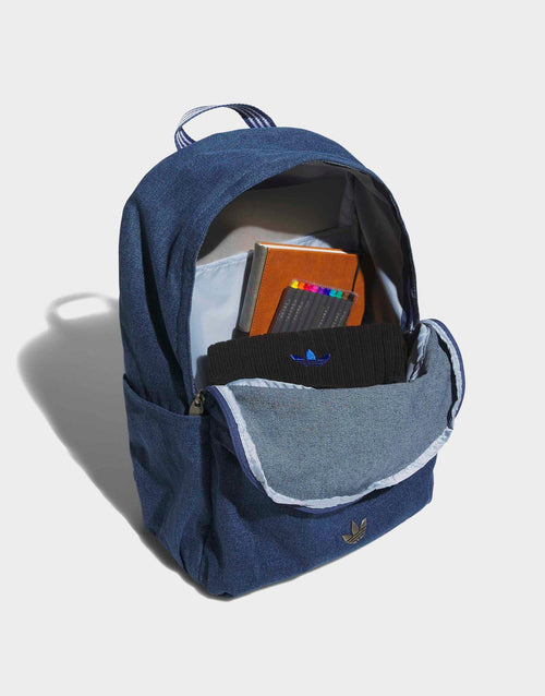 กระเป๋าสะพายหลัง Adicolor Classic Denim (23.1L)