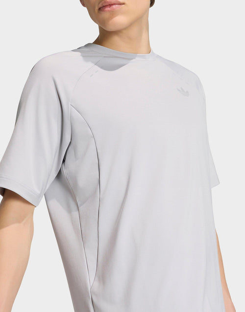 เสื้อยืดผู้ชาย Tech Trefoil Essentials