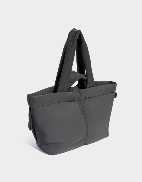กระเป๋า Must Haves Tote (19.7L)