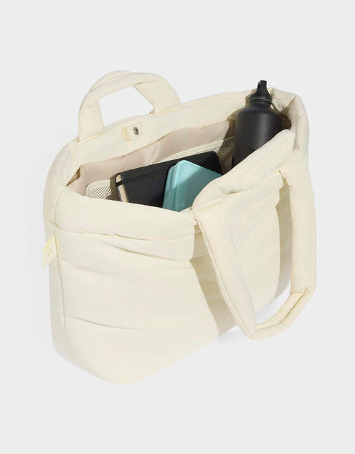 กระเป๋า Must Haves Tote (19.7L)