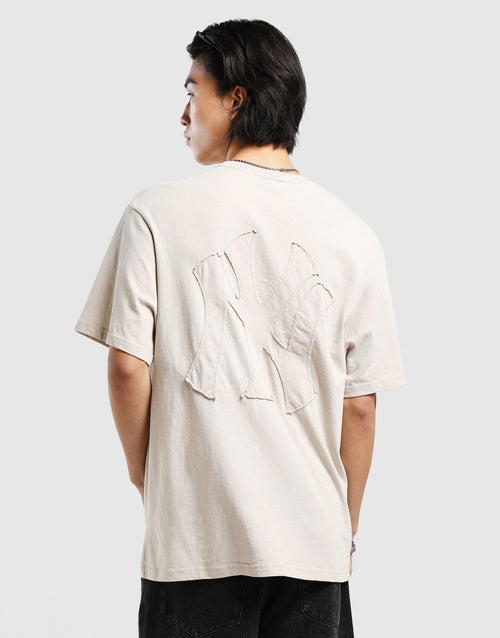 เสื้อยืดผู้ชาย Raw Edge Appliqué NY Yankees