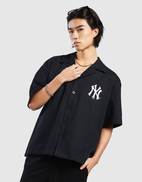 เสื้อแขนสั้นผู้ชาย Spray Boxy Crop Stripe NY Yankees
