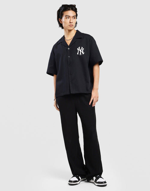 เสื้อแขนสั้นผู้ชาย Spray Boxy Crop Stripe NY Yankees